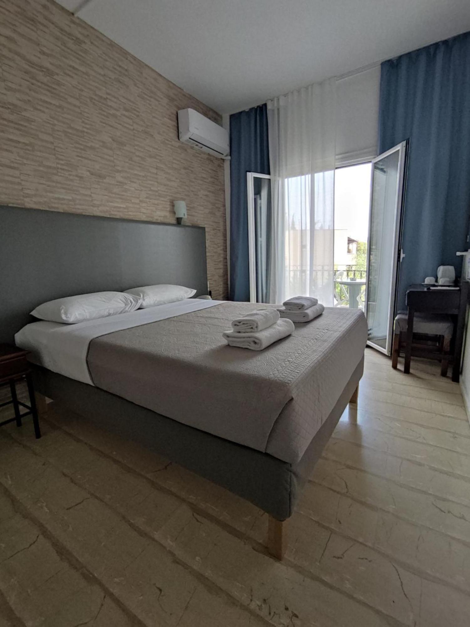 Tina Hotel Dassia  Buitenkant foto